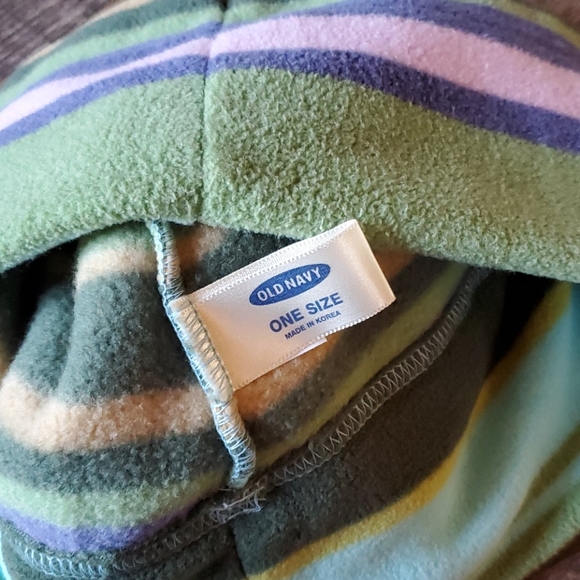 Old Navy NWOT pom pom hat - Picture 2 of 3